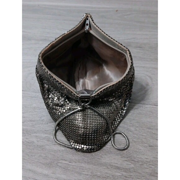 Vintage Metal Mesh Woman's Handbag Silver Color, Pre-owned, Vintage, Hong Kong - Picture 6 of 9